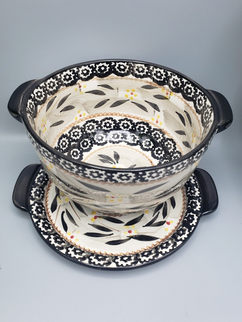 Temptations Ceramic Bowl w/ Matching Lid/Plate - Old World Black 1 Quart Size